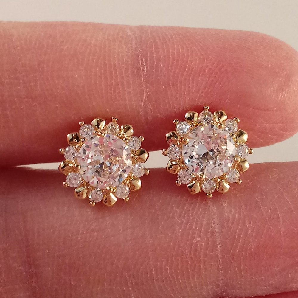 18K Yellow Gold Plated Flower White Diamond Zircon Stud Earrings Party Gift - Picture 3 of 6